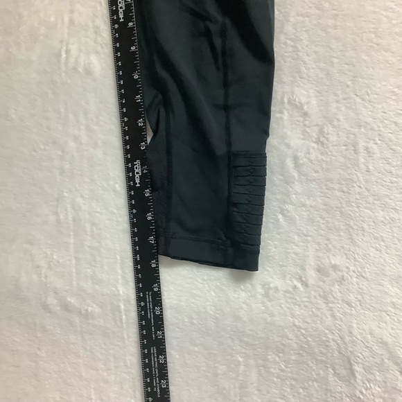 Lululemon Cropped Leggings Black Size 6 - Picture 5 of 8